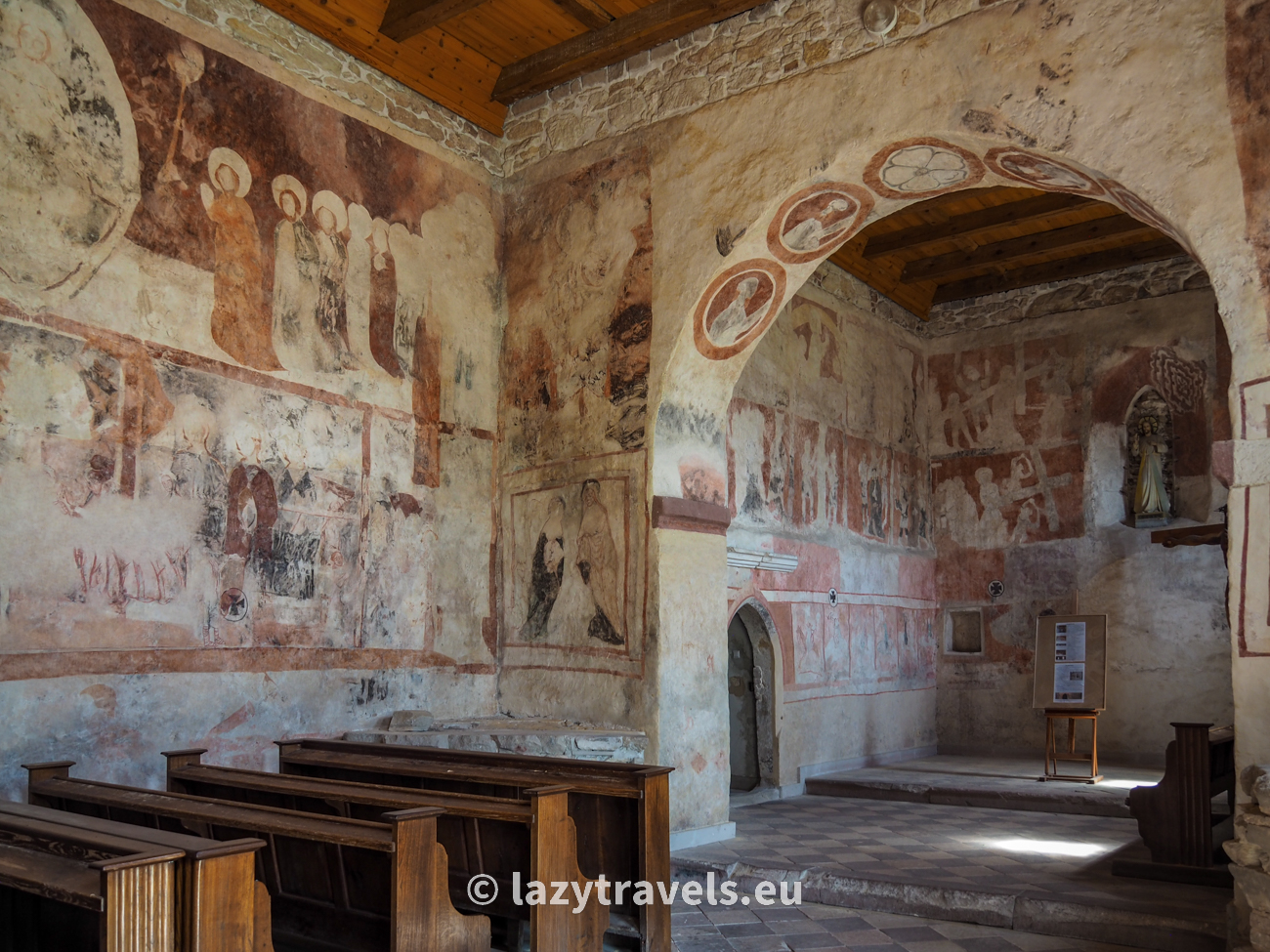 Red background polychromes from the 14th century