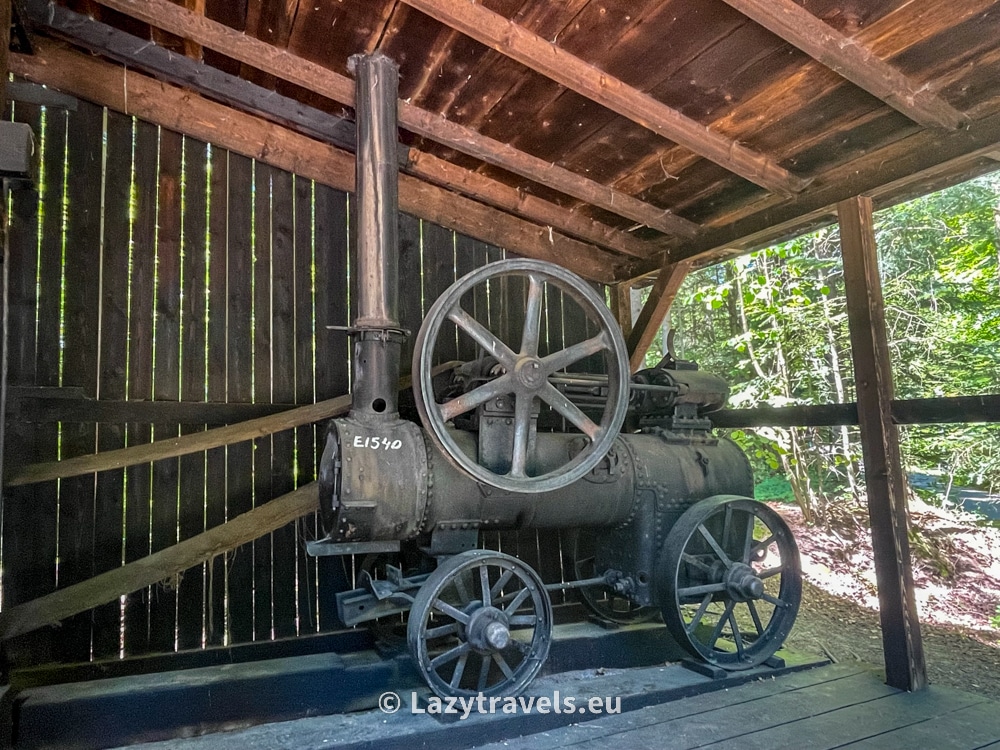 A locomobile used to power the drills of a Canadian drilling rig