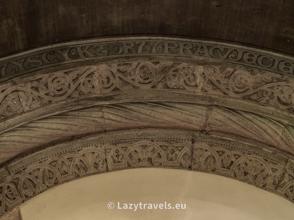 Decorative archivolts above the portal