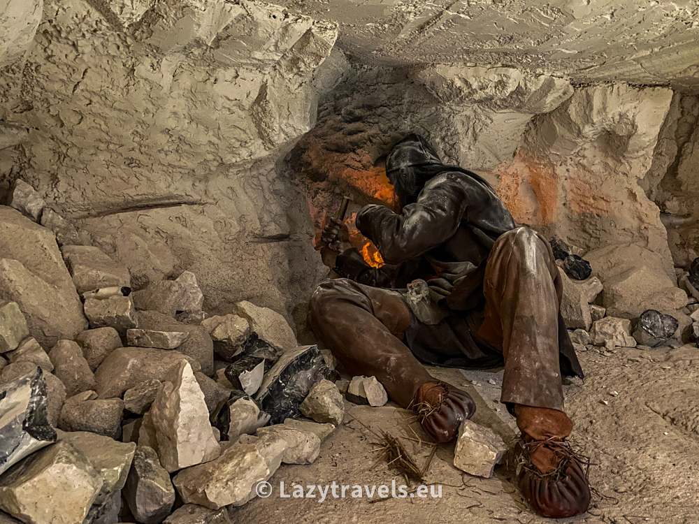 Reconstruction of how flint was obtained in the past in Krzemionki Opatowskie