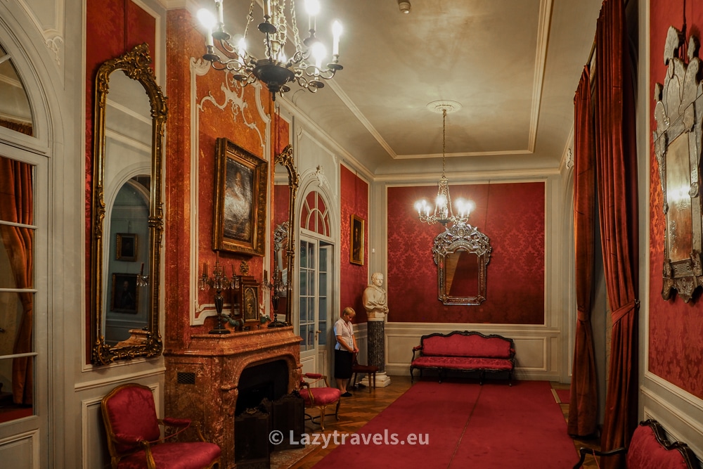 One of the many corridors connecting the castle's countless rooms