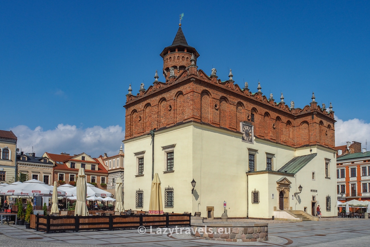 The town hall in Tarnów seen from the entrance