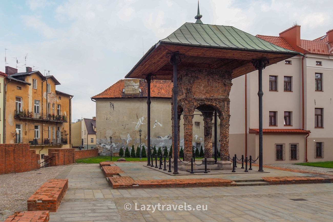 Bimah in Tarnów, or rather what remained of it after its destruction by the Germans