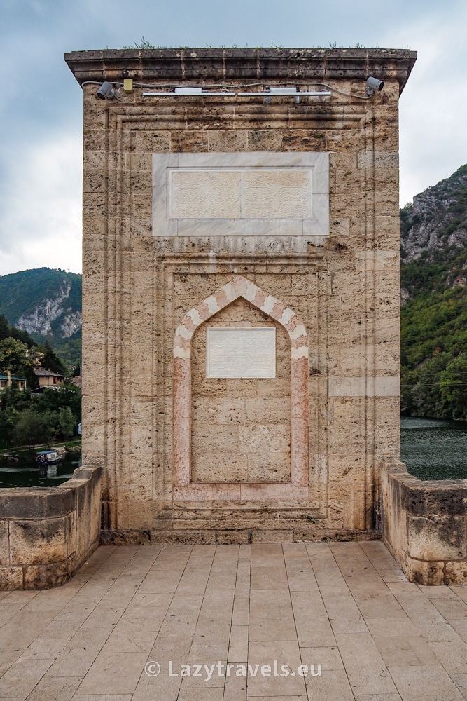 A wall in the middle of the bridge over the Drina with information about who built the building