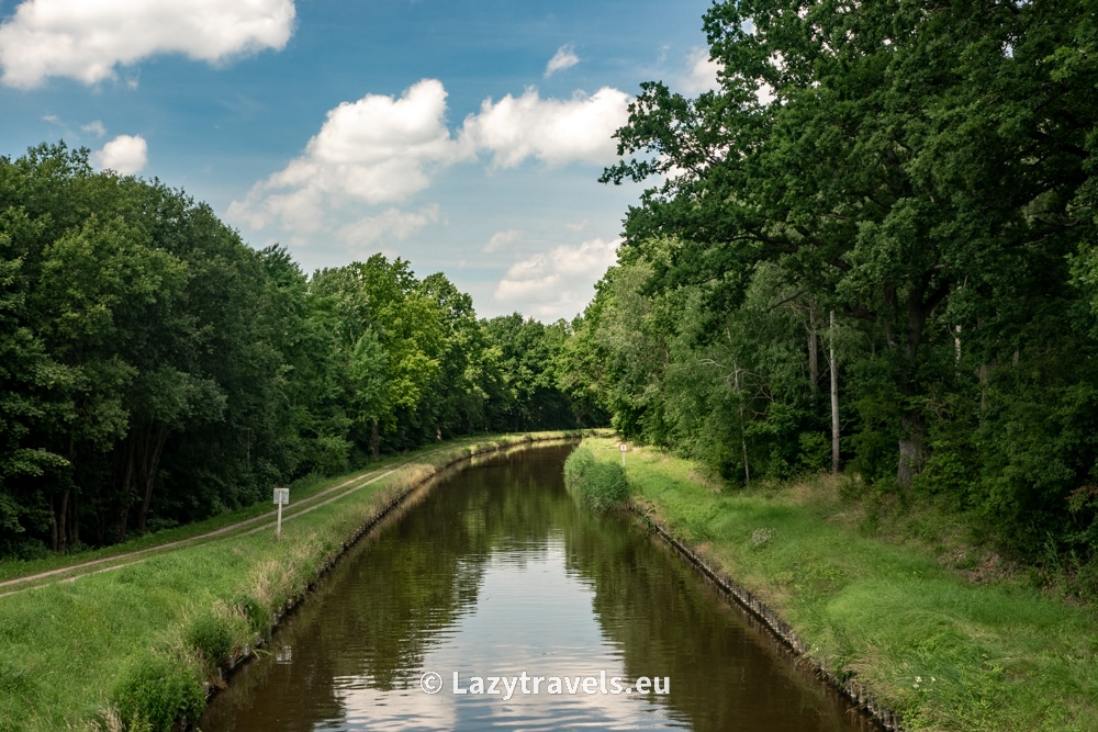 The Elbląg Canal sometimes winds through forests, sometimes leads through farmlands.