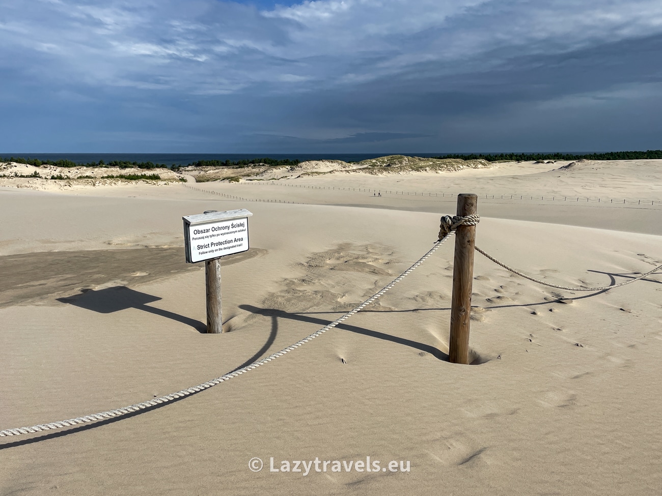 Łącka Dune and tourist signage swallowed by sand
