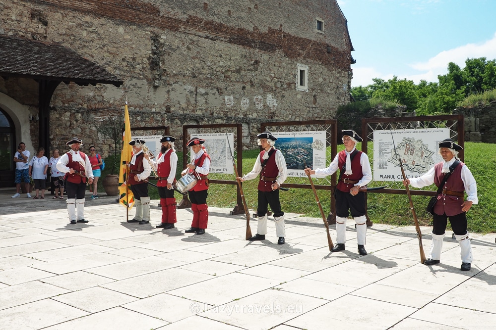 A show by a reconstruction group at the Alba Iulia fortress