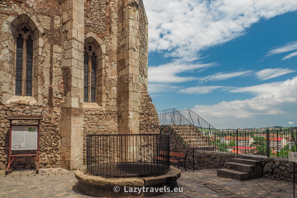 The well at Hunedoara Castle. The legend about the prisoners cited above is connected to it – digging into the rock certainly wasn't easy, so it's safe to say that, in the legend, they accomplished their life's work.