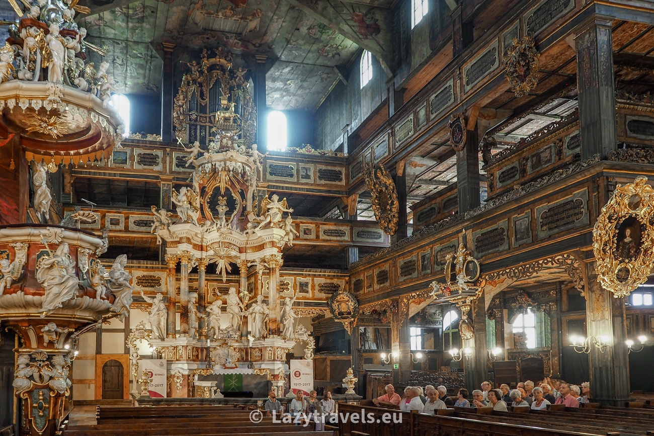 The interior of the Church of Peace in Świdnica. On the left is the pulpit, in the center is the altar, and on the right are decorative galleries.
