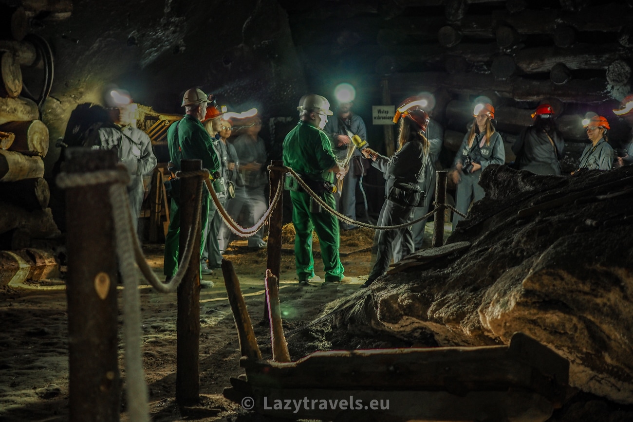 In large chambers, it is most evident how dependent we are on light. The darkness is illuminated only by the headlamps of tourists wandering around the mine. When there are many of them, it is quite bright.