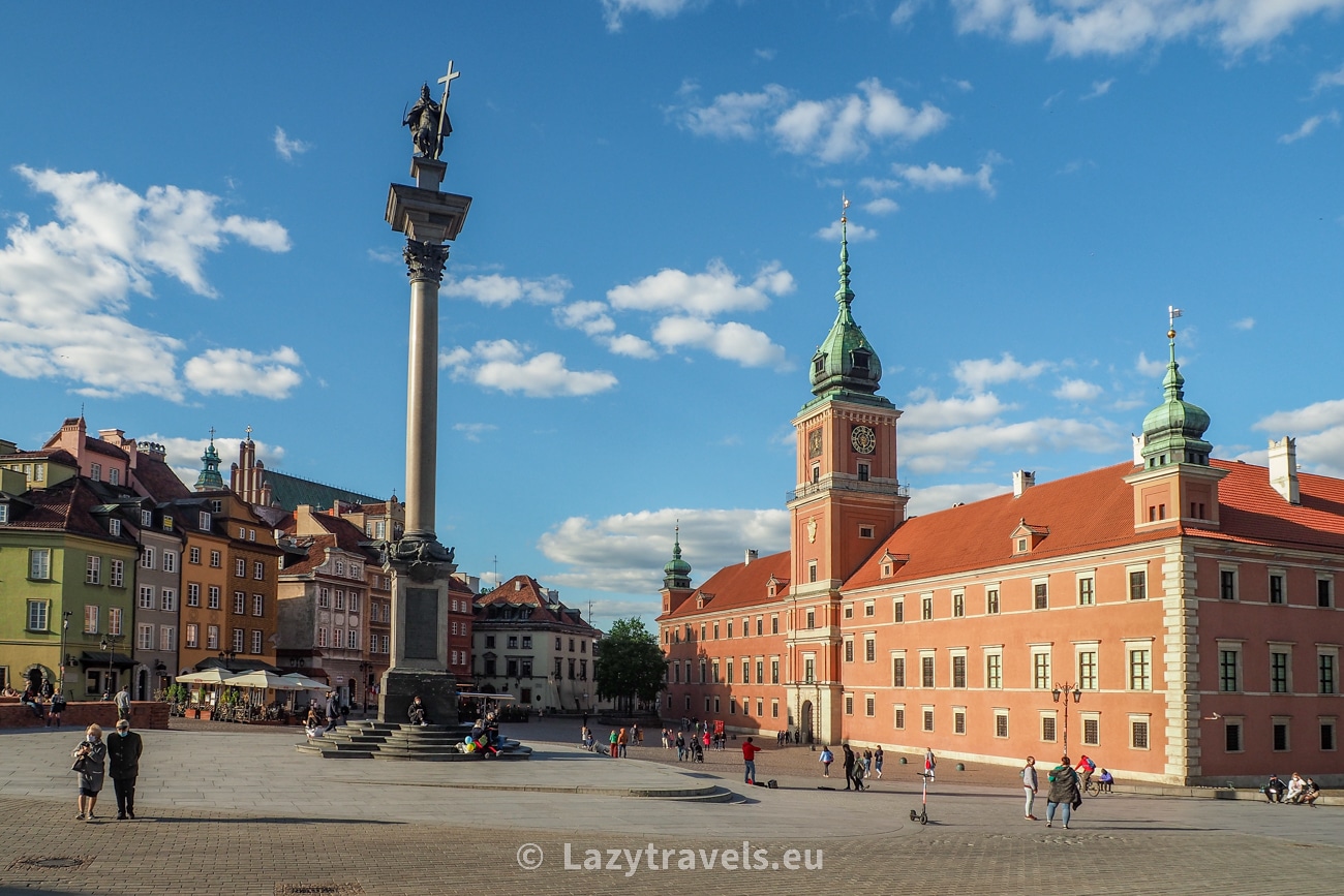 Castle Square in Warsaw – Sigismund's Column and the Royal Palace. This is where the city's tourist life thrives on weekends.