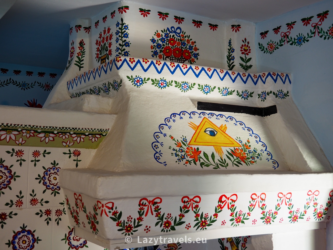 In the huts open to visitors, even the bread ovens are richly decorated with plant motifs and other designs. Note the religious symbols, such as the eye visible in the photo.