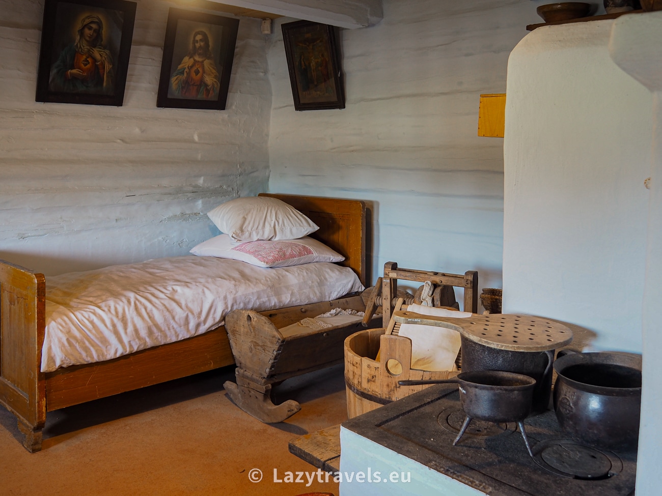 The interior of a “poor man's cottage,” i.e., a cottage where the poorest peasants used to live.